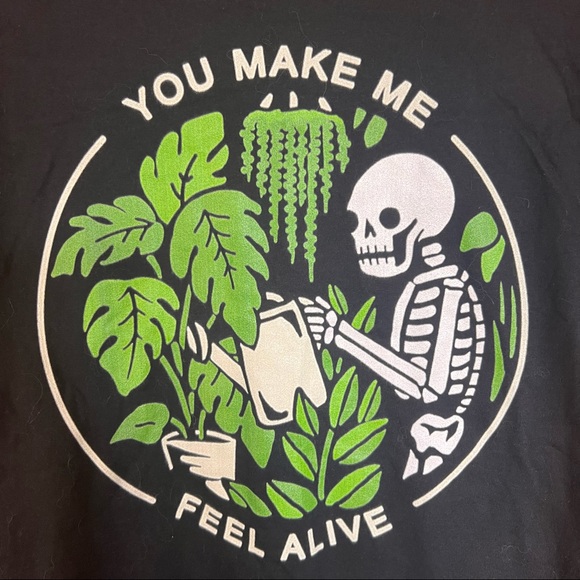 You Make Me Feel Alive Plant Tee - Picture 3 of 5